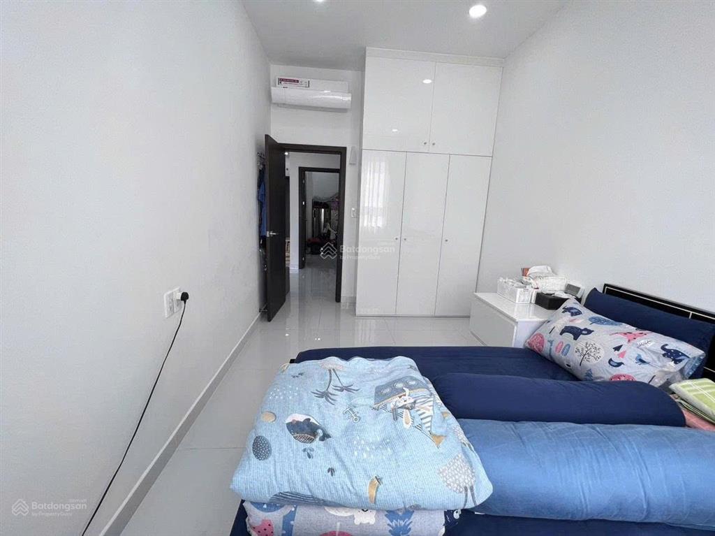 Cho thuê căn hộ 2pn, 1wc, 57m2, 14 triệu, tại the botanica, phổ quang.  0973 720 ***