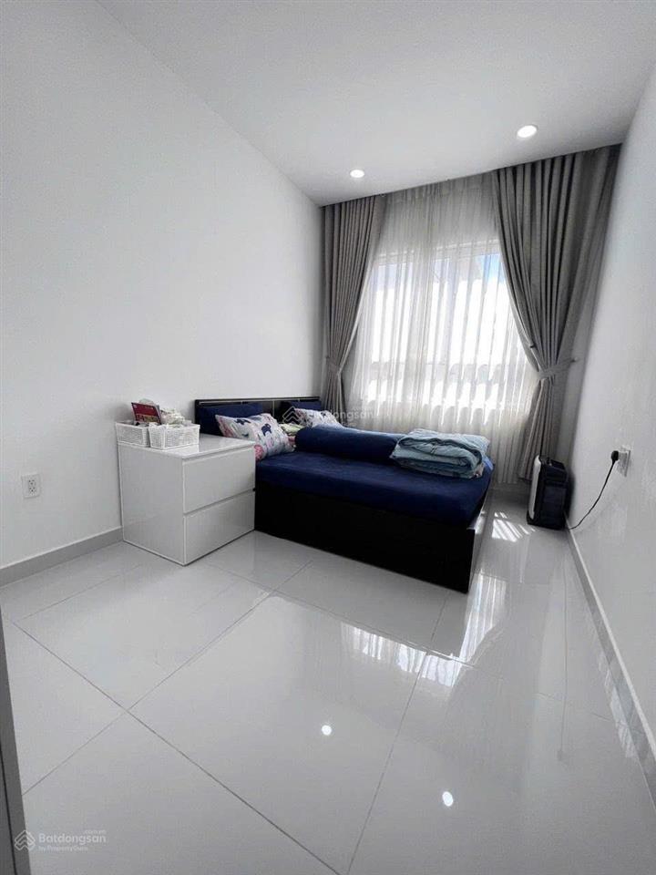 Cho thuê căn hộ 2pn, 1wc, 57m2, 14 triệu, tại the botanica, phổ quang.  0973 720 ***