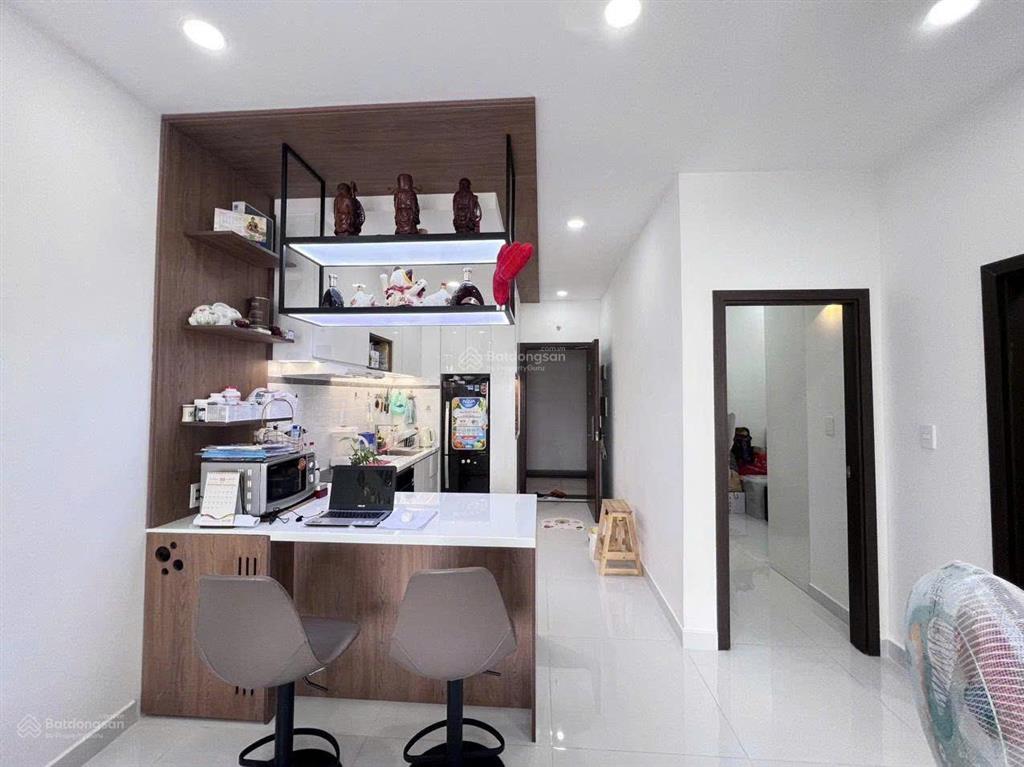 Cho thuê căn hộ 2pn, 1wc, 57m2, 14 triệu, tại the botanica, phổ quang.  0973 720 ***