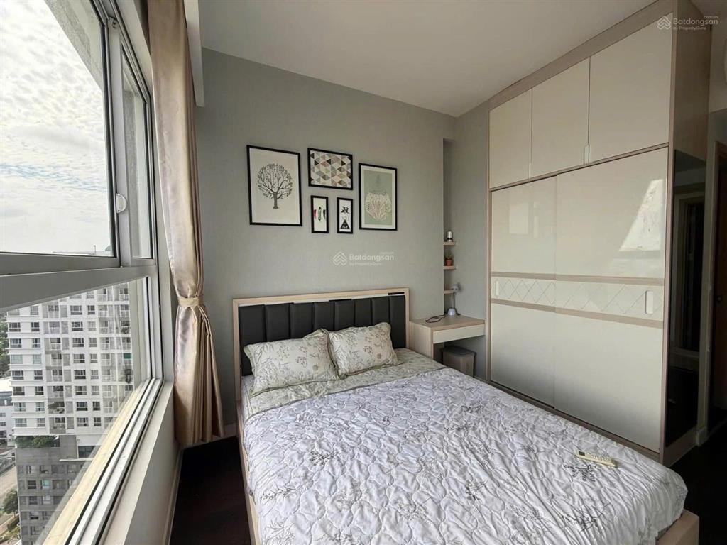 Cho thuê căn hộ 70m2, 2pn, 2wc tại cc golden mansion khu sân bay, giá 18 triệu,  0973 720 ***