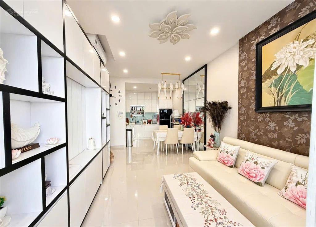 Cho thuê căn hộ đẹp mới y hình 100%, căn góc 75m2 2pn 2wc giá 19 triệu/tháng tại cc golden mansion