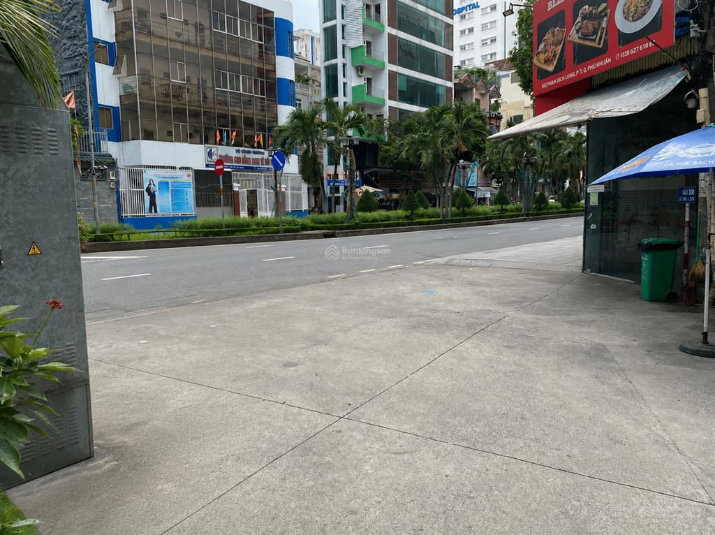 168m² ngang 8.7m  ngay đầu hẻm phan xích long  đất xây chdv