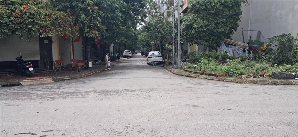 Chính chủ cần bán đất tặng nhà căn liền kề cạnh lô góc khu đô thị đìa lão kiến hưng hà đông.
dt 5