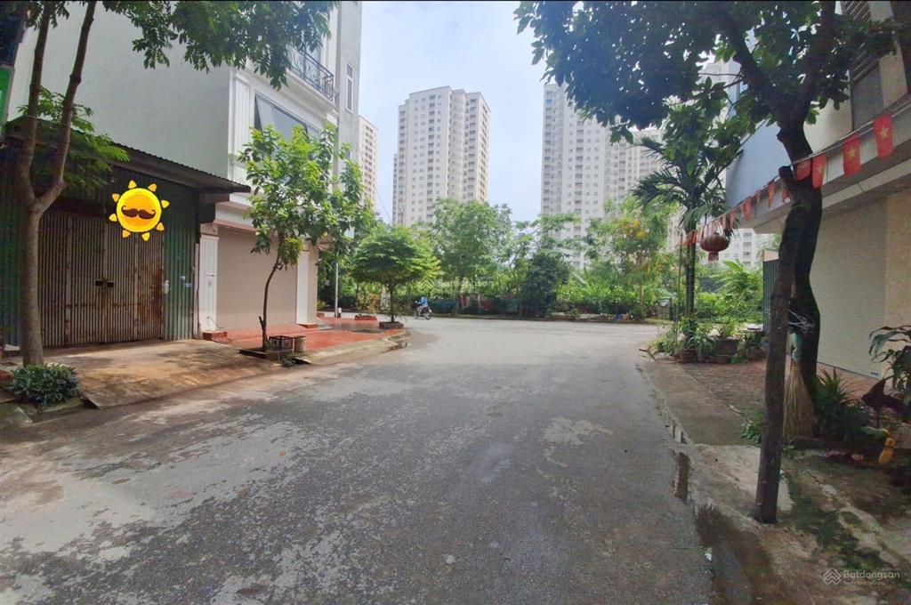 Chính chủ cần bán đất tặng nhà căn liền kề cạnh lô góc khu đô thị đìa lão kiến hưng hà đông.
dt 5