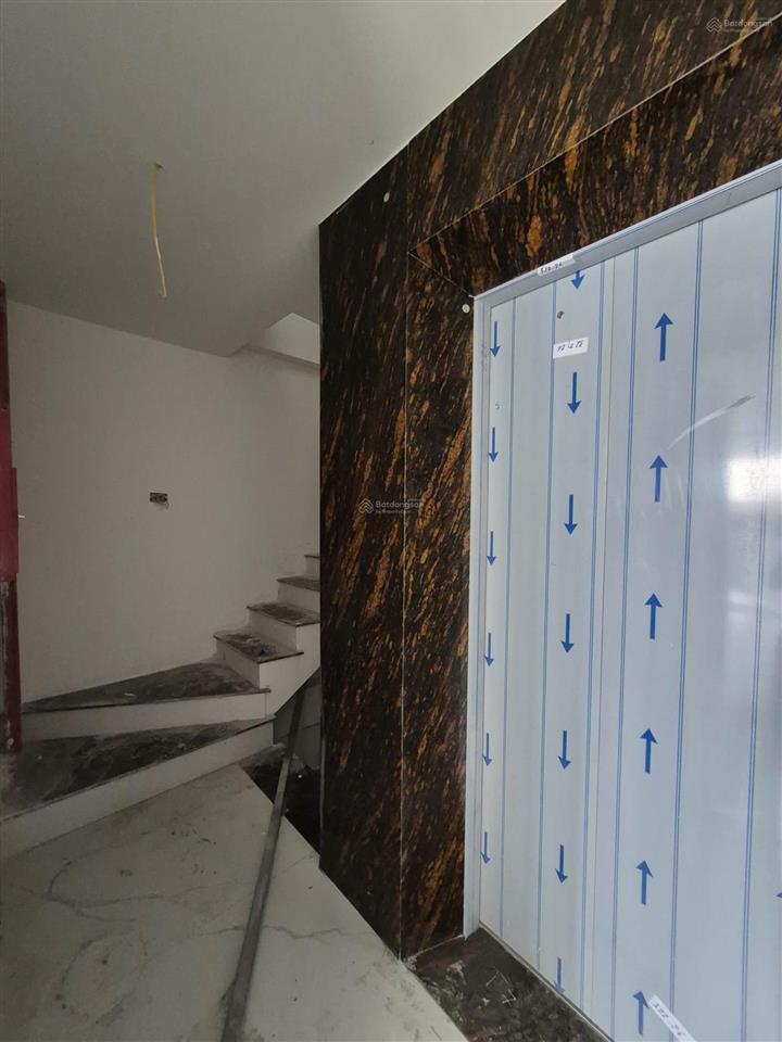 Bán nhà khu vực trần hưng đạo, dt 40m x 8 tầng thang máy, mặt tiền 3.9m, 31 tỷ