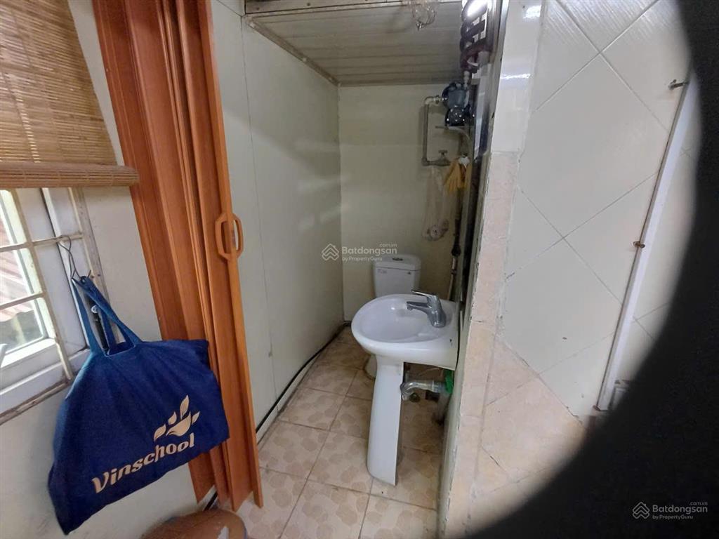 Cho thuê căn hộ tầng 5, khu tập thể ngân hàng, phường hồng hà, hà nội, cách hồ gươm 500m.