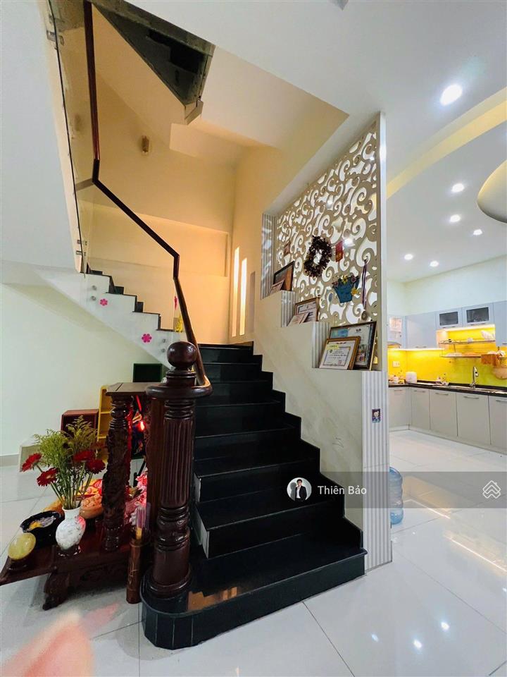 Gần thpt nguyễn trung trực  bán nhà hxh lê đức thọ(5.6m x 21m) cn 113m² + trệt 2 lầu sân thượng