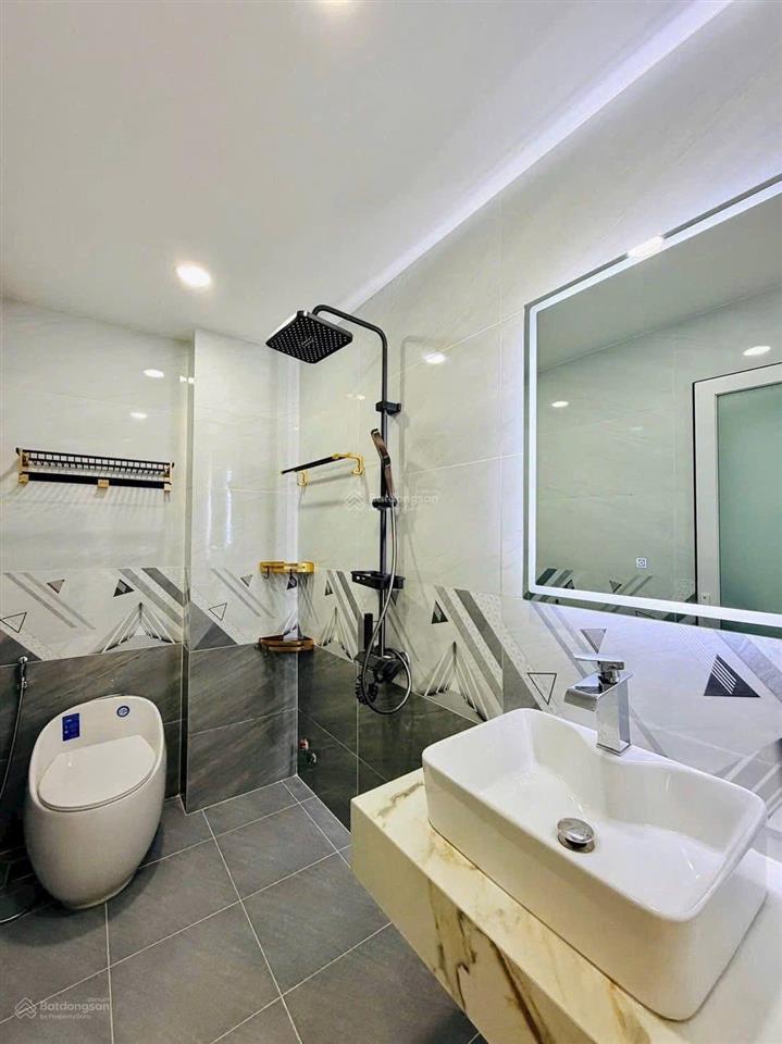 Bán nhà giá ngợp ngô tất tố, bình thạnh giá 2,86 tỷ. nhà có sẵn hđ thuê 18 triệu/tháng, sổ riêng