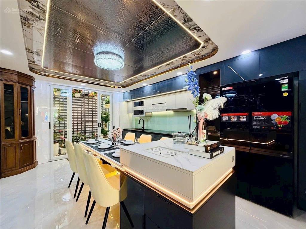 Bán nhà giá ngợp ngô tất tố, bình thạnh giá 2,86 tỷ. nhà có sẵn hđ thuê 18 triệu/tháng, sổ riêng