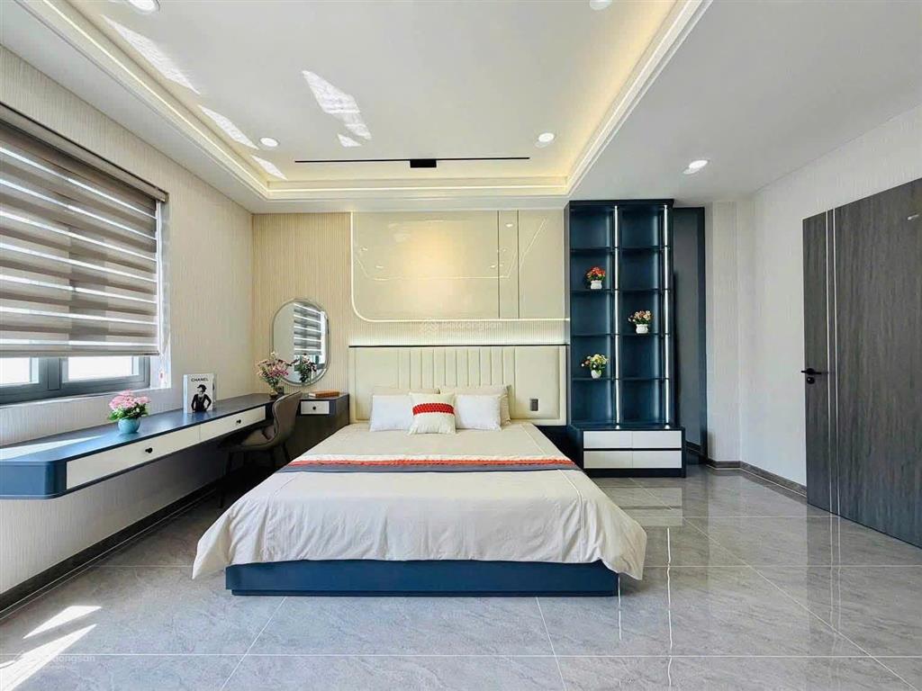 Bán nhà chính chủ vị trí đẹp ở trung tâm quận 3 giá hơn 4 tỷ, sổ sạch, hẻm oto, có thang máy
