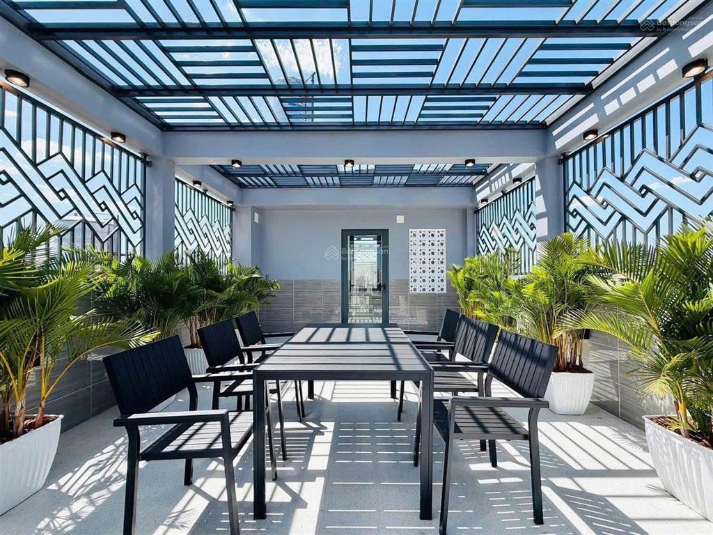 Bán nhà chính chủ vị trí đẹp ở trung tâm quận 3 giá hơn 4 tỷ, sổ sạch, hẻm oto, có thang máy