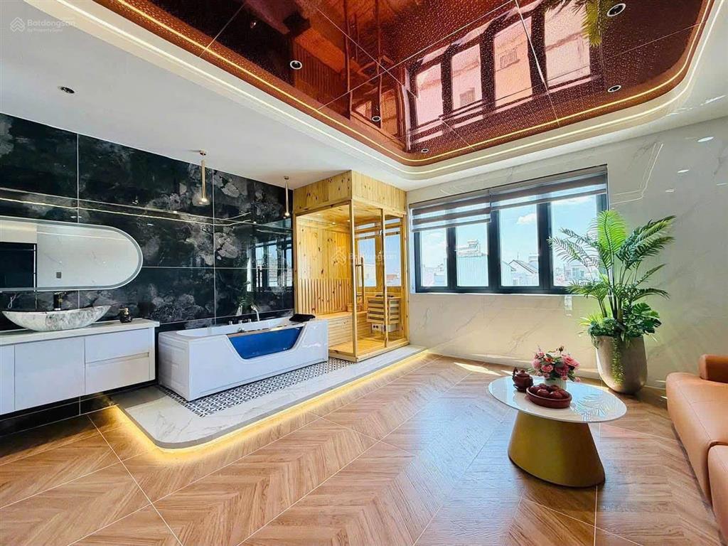 Bán nhà chính chủ vị trí đẹp ở trung tâm quận 3 giá hơn 4 tỷ, sổ sạch, hẻm oto, có thang máy