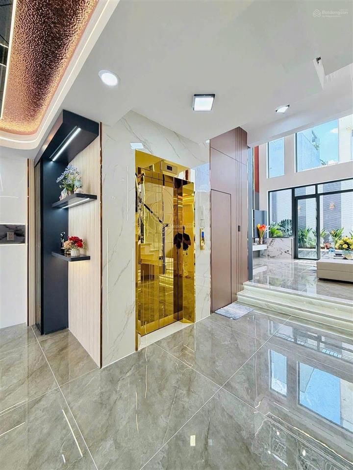 Bán nhà chính chủ vị trí đẹp ở trung tâm quận 3 giá hơn 4 tỷ, sổ sạch, hẻm oto, có thang máy