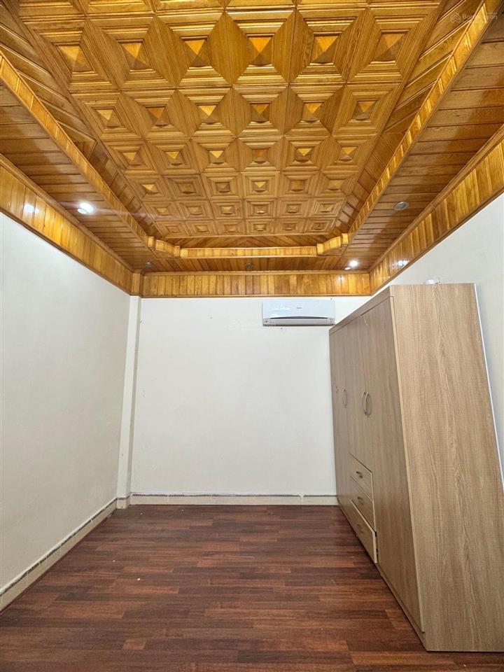 Bán nhà tái định cự giang biên việt hưng 40m² mt 4m , 4 tầng vỉa hè ôtô tránh giá 13,6 tỷ có tl .
