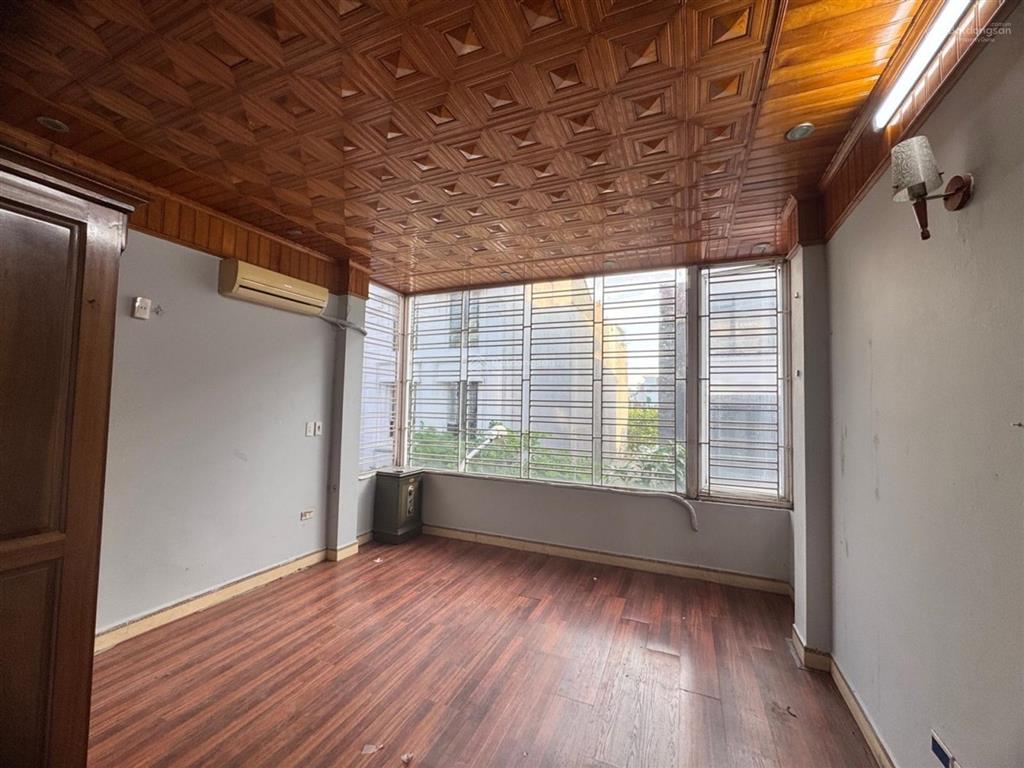 Bán nhà tái định cự giang biên việt hưng 40m² mt 4m , 4 tầng vỉa hè ôtô tránh giá 13,6 tỷ có tl .