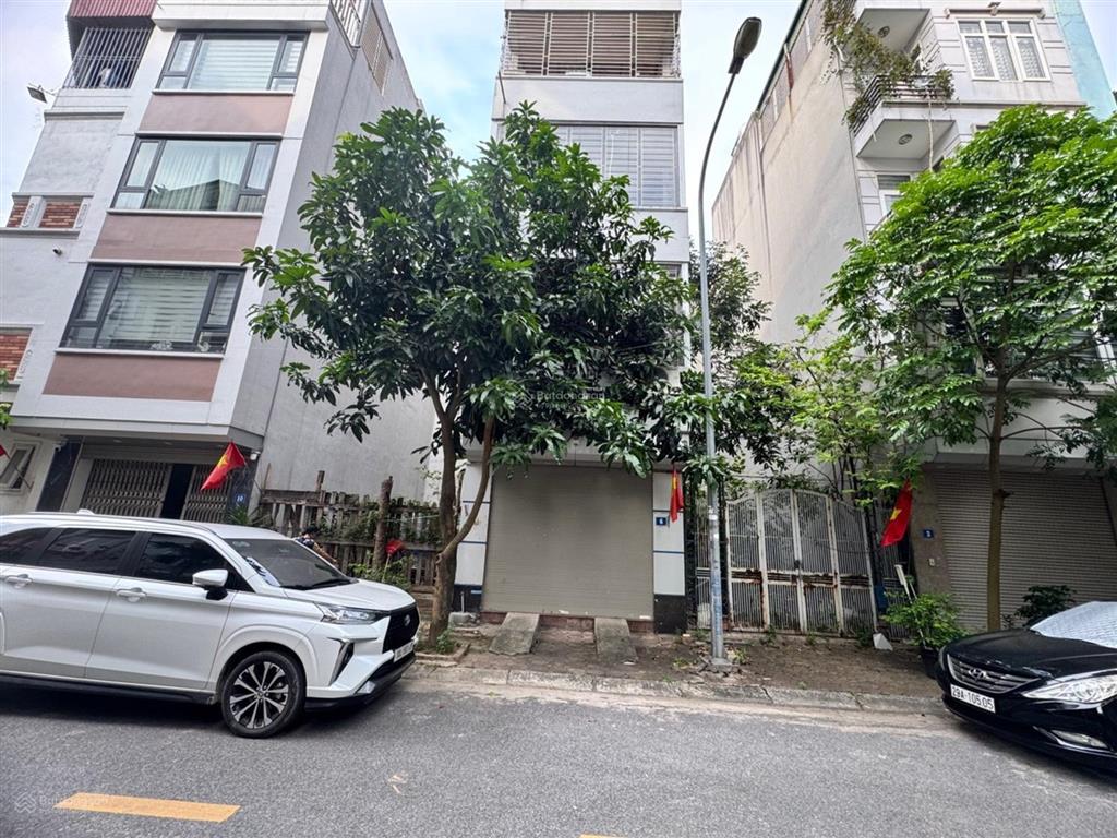 Bán nhà tái định cự giang biên việt hưng 40m² mt 4m , 4 tầng vỉa hè ôtô tránh giá 13,6 tỷ có tl .