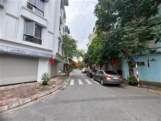 Bán nhà tái định cự giang biên việt hưng 40m² mt 4m , 4 tầng vỉa hè ôtô tránh giá 13,6 tỷ có tl .