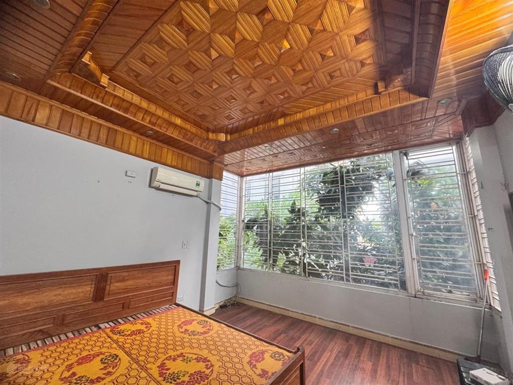 Bán nhà tái định cự giang biên việt hưng 40m² mt 4m , 4 tầng vỉa hè ôtô tránh giá 13,6 tỷ có tl .