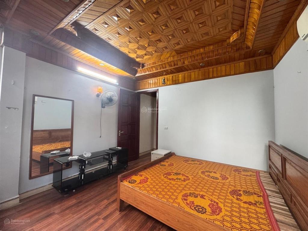 Bán nhà tái định cự giang biên việt hưng 40m² mt 4m , 4 tầng vỉa hè ôtô tránh giá 13,6 tỷ có tl .