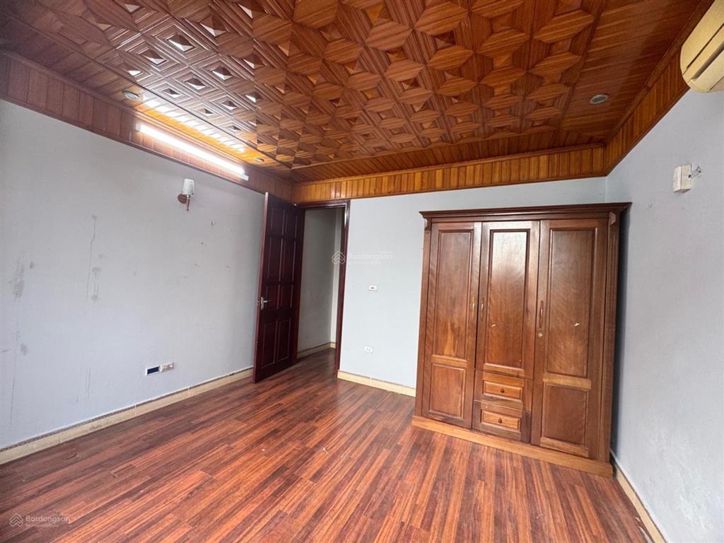 Bán nhà tái định cự giang biên việt hưng 40m² mt 4m , 4 tầng vỉa hè ôtô tránh giá 13,6 tỷ có tl .