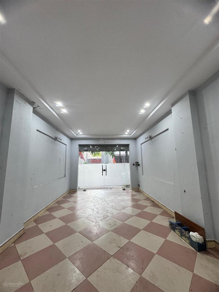 Bán nhà tái định cự giang biên việt hưng 40m² mt 4m , 4 tầng vỉa hè ôtô tránh giá 13,6 tỷ có tl .