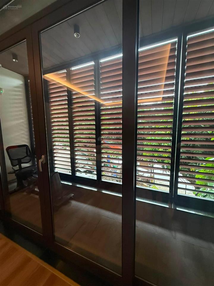 Bán nhà phố nguyễn lân cạnh hồ, 95m2 x 5t, thang máy, nở hậu, view hồ, nhỉnh 32,9 tỷ