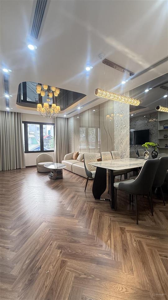 Nhà phân lô 8 tầng cù chính lan, mới đẹp ở ngay 17 tỷ, thang máy, gara ô tô