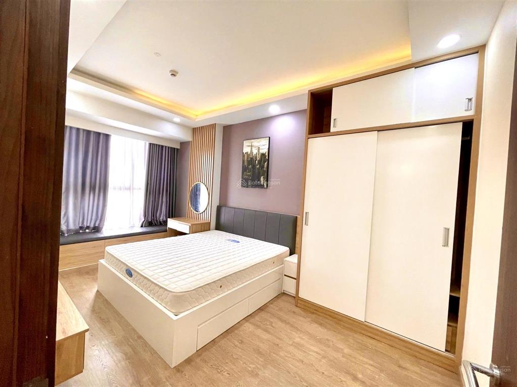 Cho thuê căn góc midtown 2pn2wcview biệt thự có ô xe  giá 28tr, rõ ràng nhà mới 100%
