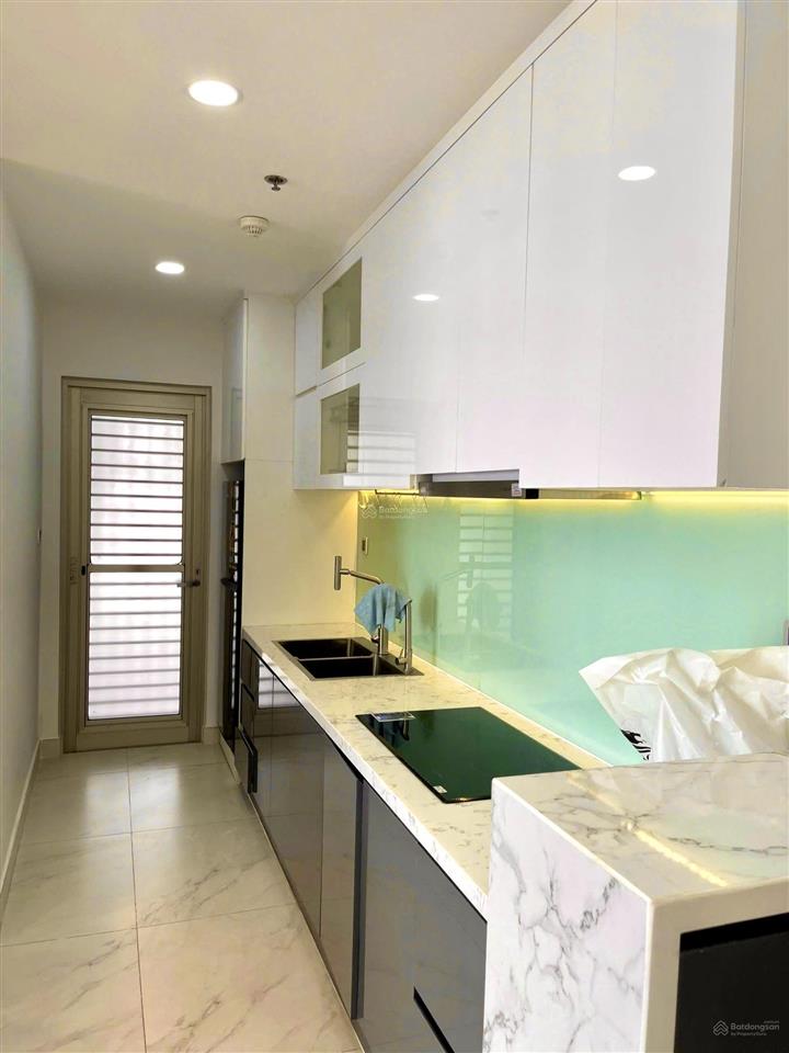 Cho thuê căn góc midtown 2pn2wcview biệt thự có ô xe  giá 28tr, rõ ràng nhà mới 100%