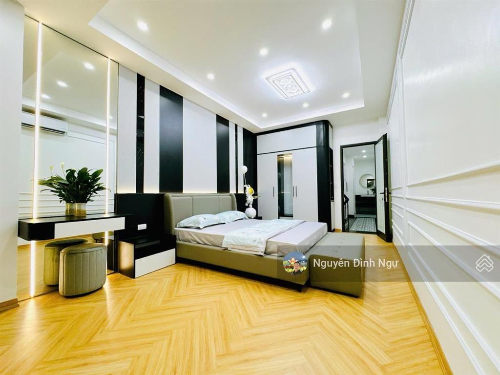 Trần duy hưng trung hoà. 52m2 6 tầng.ngõ thông cạnh hồ, 10m ra phố . thang máy. giá 16,x tỷ