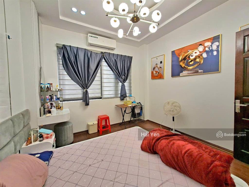 Bán nhà gần công viên cầu giấy, ngõ thông, ô tô qua nhà. dt 34m x 6 tầng, giá 10,2 tỷ