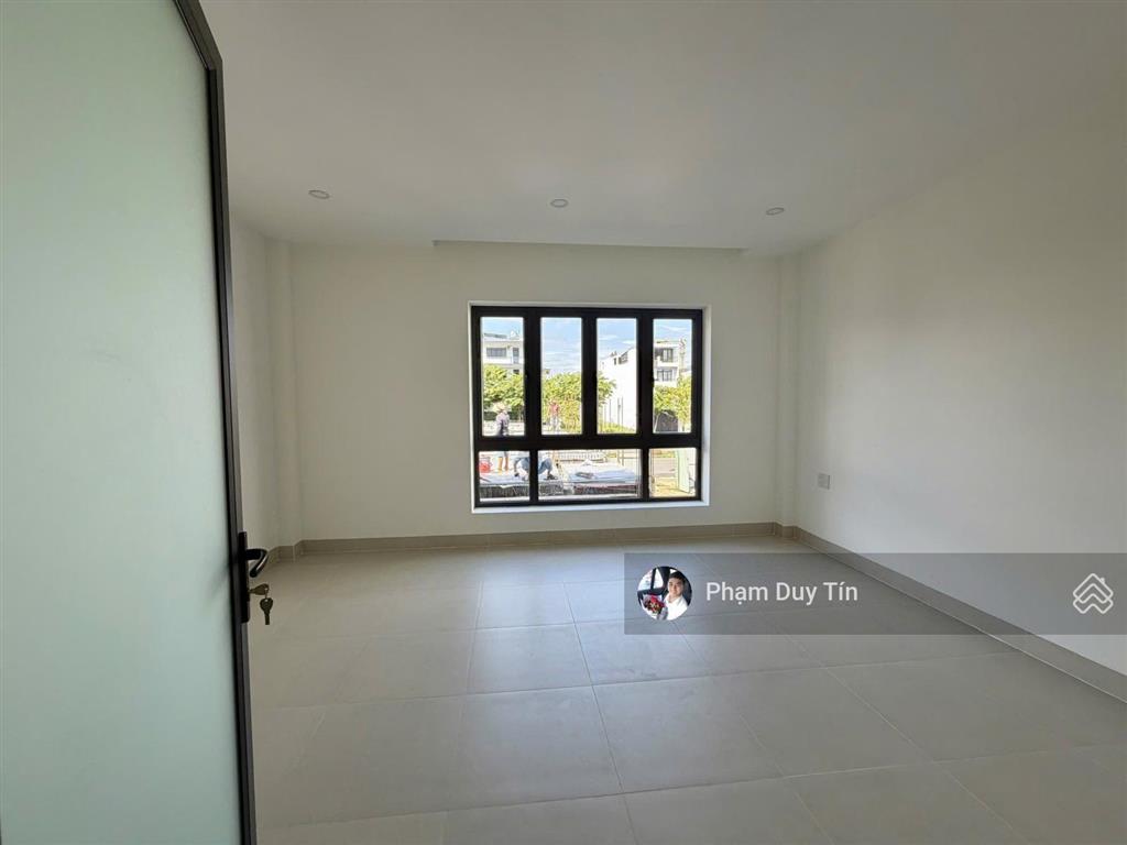 Cần cho thuê nhà 3 tầng mới 100% đường a2 kđt vcn phước long 2, giá 27 triệu/tháng