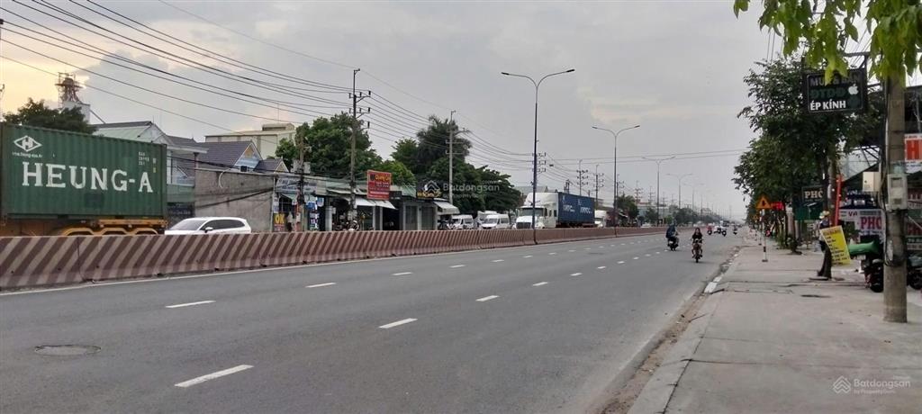 5.575m2 mặt tiền đt743  cách vòng xoay an phú 1km  vib banking 3 bên