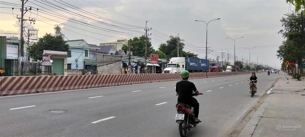 5.575m2 mặt tiền đt743  cách vòng xoay an phú 1km  vib banking 3 bên