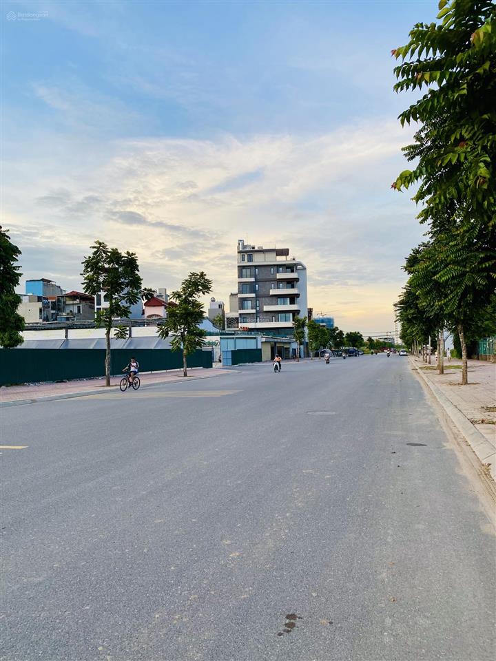 Đất phân lô ngọc thuỵ  80m2 vài bước ra đường oto tránh  rất phù hợp gia đình an cư lâu dài