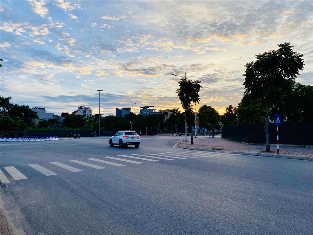 Đất phân lô ngọc thuỵ  80m2 vài bước ra đường oto tránh  rất phù hợp gia đình an cư lâu dài