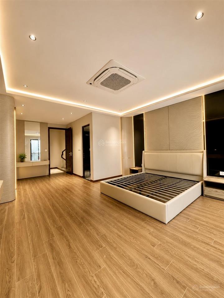 Nhà mới ở ngaygara otonguyễn văn cừlong biênthang máy lên tận nóc nhàfull nội thất cao cấp