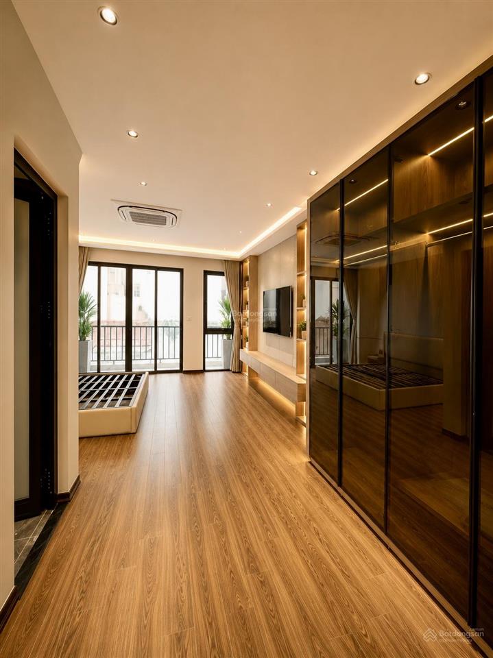 Nhà mới ở ngaygara otonguyễn văn cừlong biênthang máy lên tận nóc nhàfull nội thất cao cấp