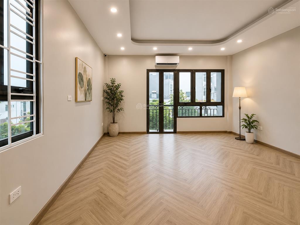 Phân lô góc, thạch bàn long biên, ngõ thông oto tránh, 6tầng thang máy view hồ, sát elegant park