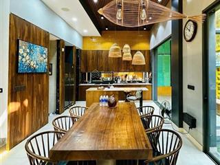 Resort nghỉ dưỡng giữa lòng thành phố, biệt thự phạm hùng ngang 10m, chỉ 33 tỷ