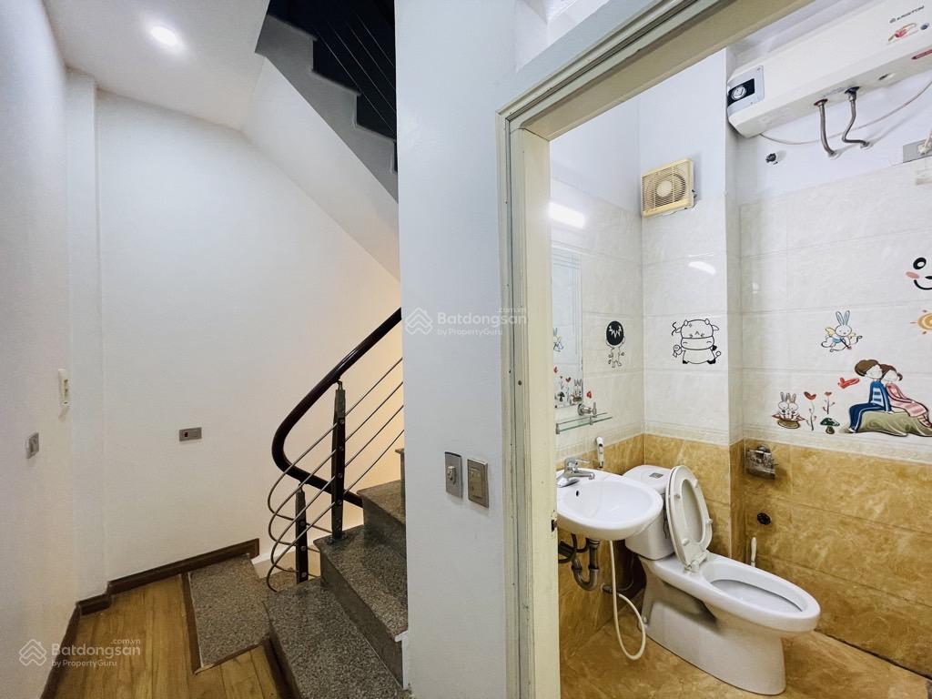 Bán nhà phố hoàng văn thái,dt 31m2 x 5 tầng phân lô,oto đỗ cửa,cách phố vài bước chân, nhỉnh 10 tỷ