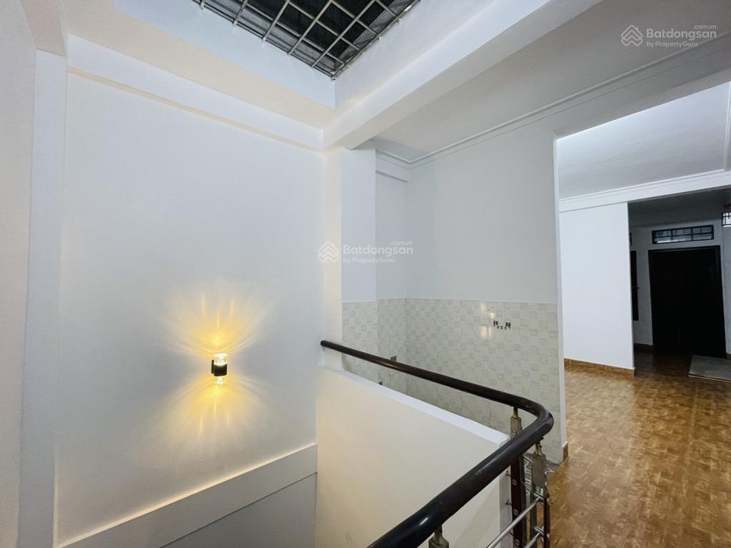 Bán nhà phố hoàng văn thái,dt 31m2 x 5 tầng phân lô,oto đỗ cửa,cách phố vài bước chân, nhỉnh 10 tỷ