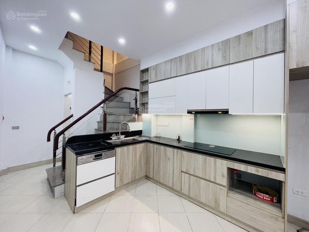 Bán nhà phố hoàng văn thái,dt 31m2 x 5 tầng phân lô,oto đỗ cửa,cách phố vài bước chân, nhỉnh 10 tỷ