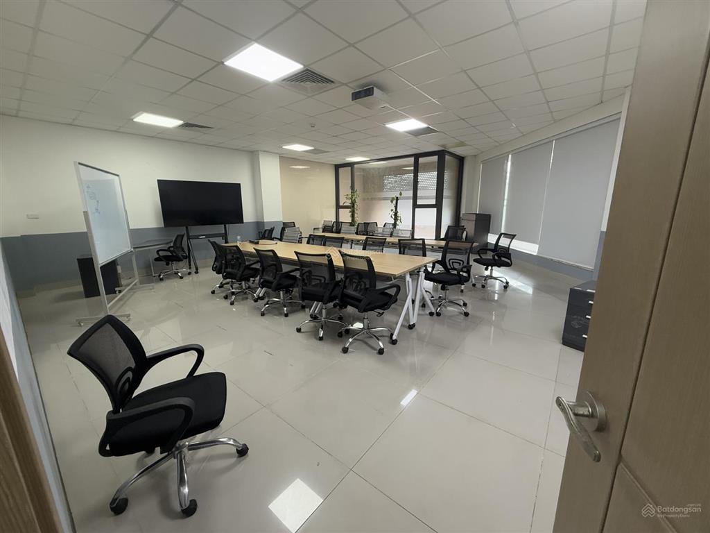 Cho thuê văn phòng đẹp tại phố trung kính, quận cầu giấy, 65 triệu, 250 m2