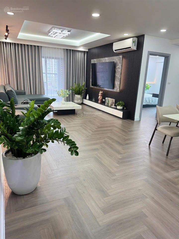 Cho thuê chcc starlake  tây hồ tây, dt 106m2, 2pn, 2wc full nội thất sang trọng,view biệt thự