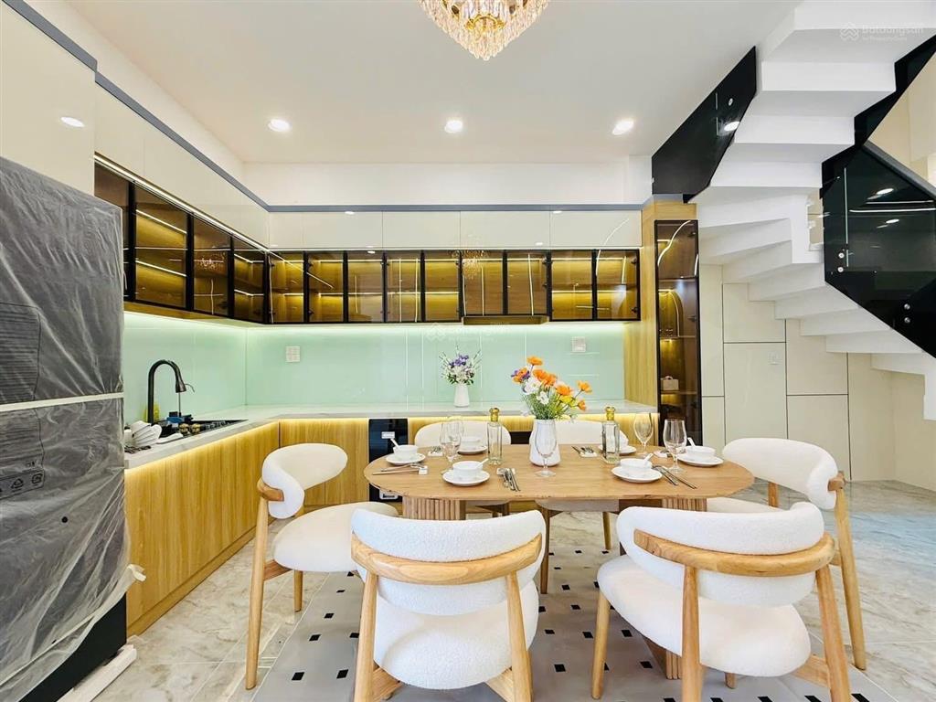 Bán nhà đẹp phan văn hân hẻm xe hơi 7m, 64m2 chỉ 3 tỷ 300, vài phút tới q1