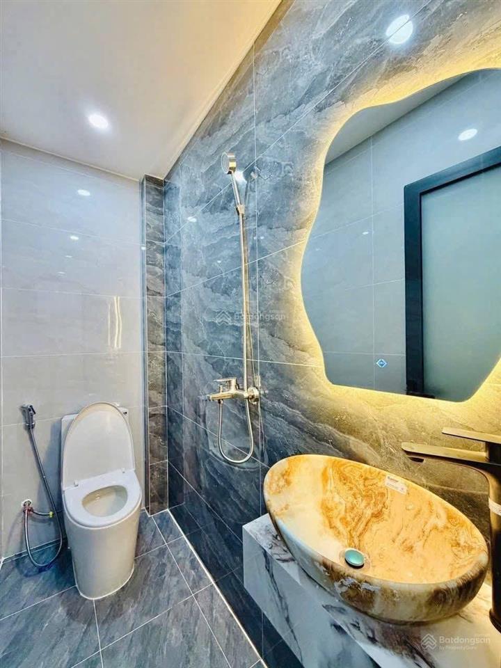 Nhà riêng lê văn sỹ  64m  4pn  5wc  giá 5 tỷ 590