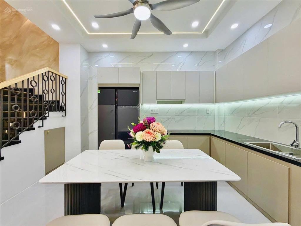 Nhà cao thắng 70m² 4pn, 5wc giá 5,79 tỷ, sổ riêng, chính chủ