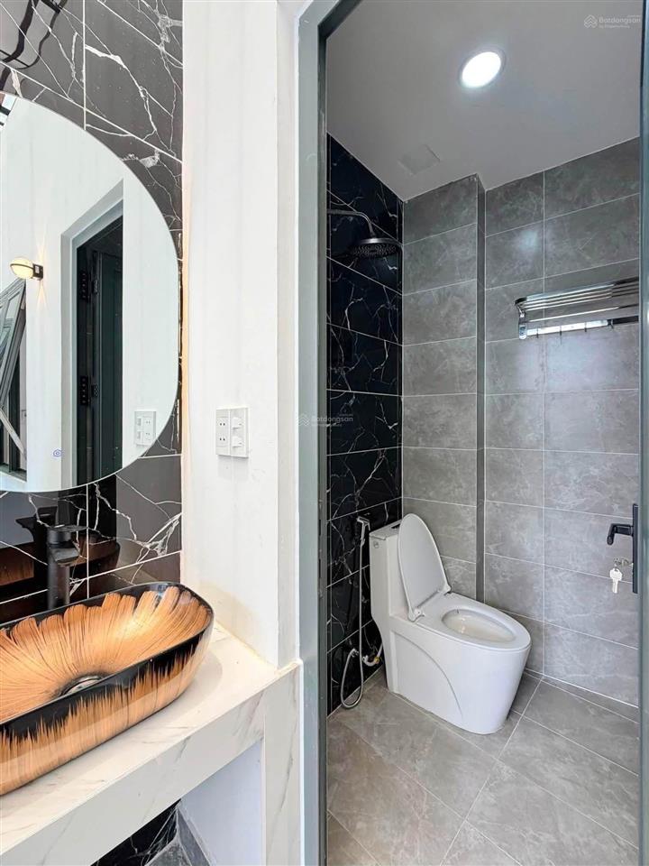 6 tỷ 150 triệu  nhà riêng huỳnh văn bánh 65m  4pn 5wc  hàng ngộp