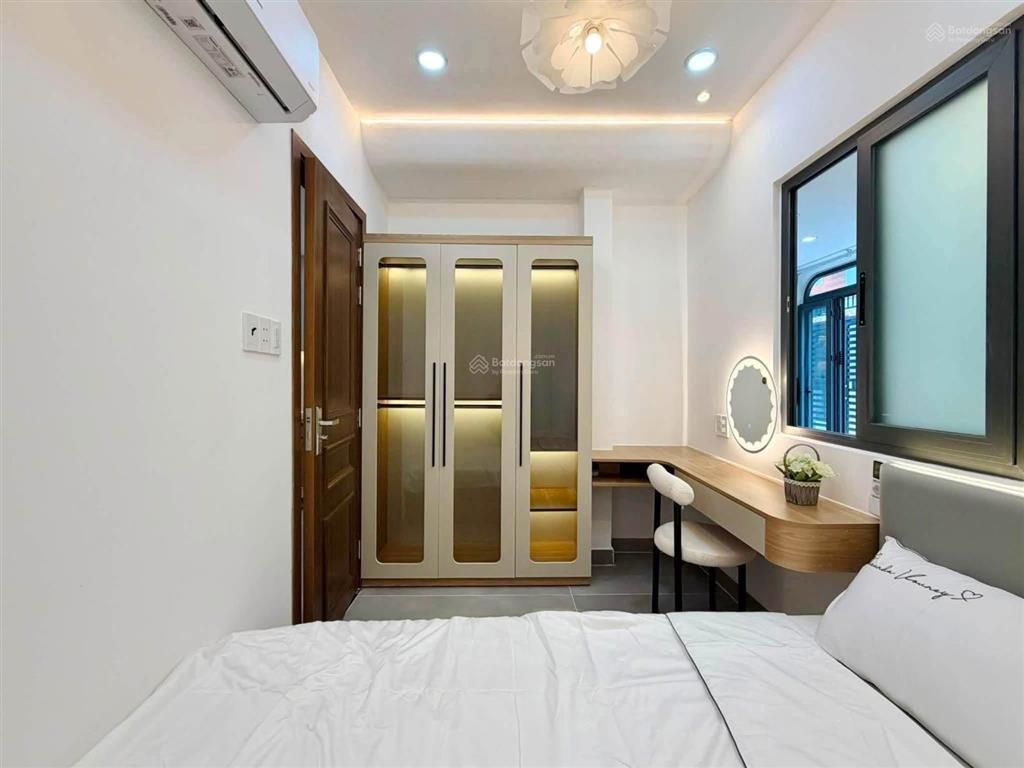6 tỷ 150 triệu  nhà riêng huỳnh văn bánh 65m  4pn 5wc  hàng ngộp